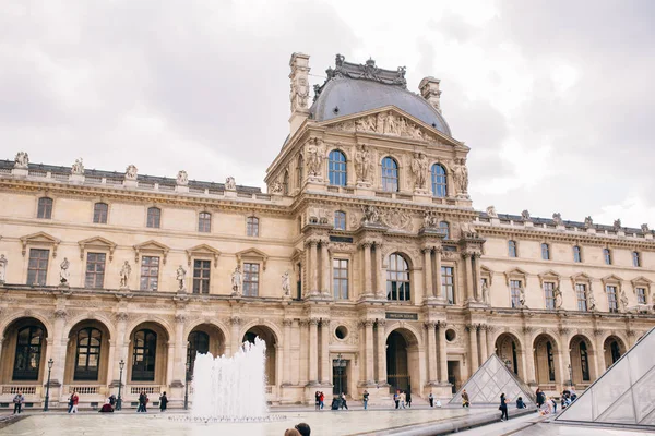 Louvre Paříži Francie Hlavní Atrakcí — Stock fotografie