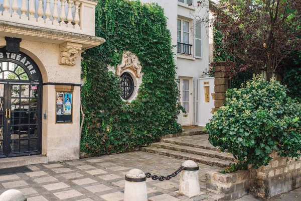 Vista Antiga Rua Bairro Montmartre Paris França Paisagem Urbana Acolhedora — Fotografia de Stock