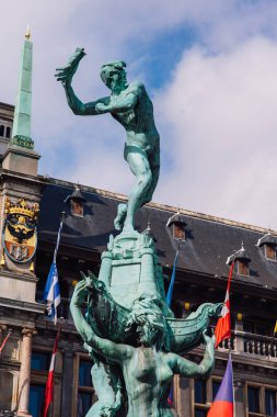 Lonca Binası. Antwerp 'in ana ilgi odağı ve aynı zamanda merkezinde Brabo Çeşmesi olan Grote Markt' ın merkez bölgesi.