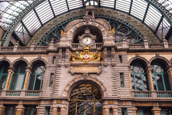 Зал Знаменитого Отреставрированного Центрального Железнодорожного Вокзала Антверпена Бельгия — стоковое фото