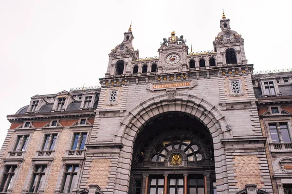 Бельгии Отреставрирован Фасад Знаменитого Центрального Железнодорожного Вокзала — стоковое фото