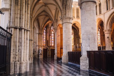 Gotik Katedral 'in içinde. Michael ve St. Gudula, Belçika, Brüksel, Avrupa.