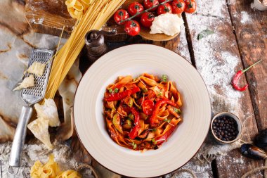 Domates soslu ev yapımı Akdeniz spagettisi.