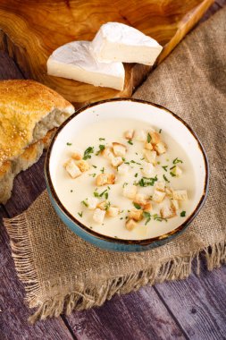 Masada maydanozlu ve mantarlı krema çorbası