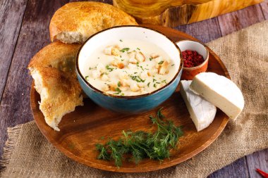 Masada maydanozlu ve mantarlı krema çorbası