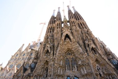 La Sagrada Familia, Katalan mimar Antonio Gaudi 'nin projesi altında İspanya' nın Barselona kentindeki Roma Katolik Kilisesi. UNESCO Dünya Mirası.
