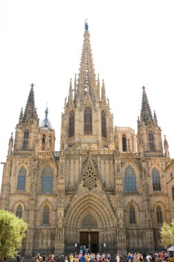 Kutsal Haç Katedrali ve Aziz Eulalia. Katedral 13. yüzyıldan 15. yüzyıla kadar Barselona, Katalonya ve İspanya 'nın Gotik semtlerinde Gotik tarzda inşa edilmiştir..