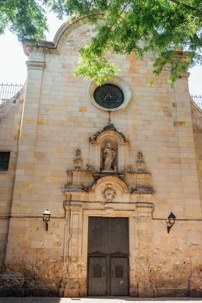 バルセロナの有名な歴史博物館の前の広場 ゴシック地区の美しく歴史的な建物 — ストック写真