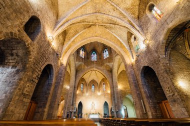 Aziz Peter Kilisesi 'nin Gotik Mahzeni Figueres, Katalonya, İspanya.