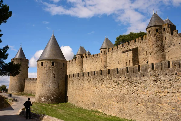 中世纪的城堡 卡卡松修道院 Carcassonne 城堡是联合国教科文组织的一个世界遗产 也是一个受欢迎的旅游胜地 — 图库照片