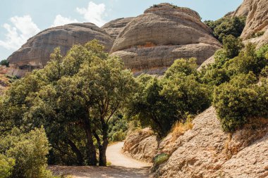 Montserrat Dağı (Katalonya, İspanya). Santa Maria Benedikt Manastırı