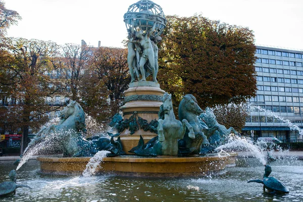 Paris Teki Lüksemburg Bahçeleri Sonbaharda Güneşli Bir Günde Gözlemevi Çeşmesi — Stok fotoğraf