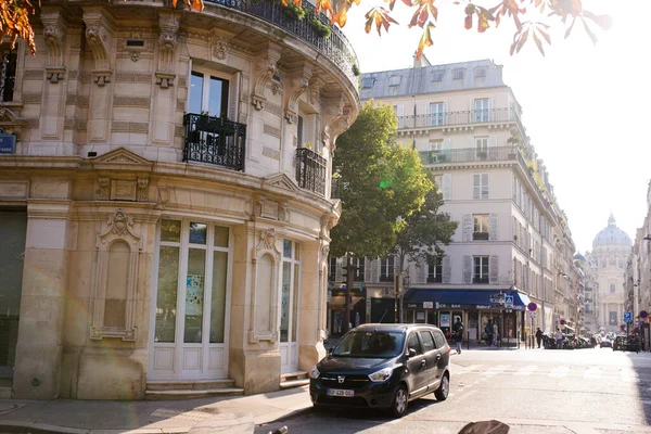 Uma Rua Paris Dia Ensolarado Outono — Fotografia de Stock