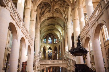 Paris, Fransa Saint-Etienne-du-Mont Kilisesi 1494-1624 Pantheon 'un yanında. Burası Aziz Genevieve Tapınağı. Paris 'in koruyucu azizi..