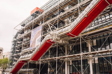 Paris, Fransa Georges Pompidou Merkezi. Merkez GTM tarafından inşa edildi ve 10 Eylül 2012 'de Paris' te tamamlandı. Paris 'te en çok ziyaret edilen üçüncü turizm merkezidir..