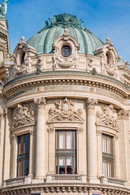 Opera ya da Garnier Sarayı cephesi. Paris, Fransa