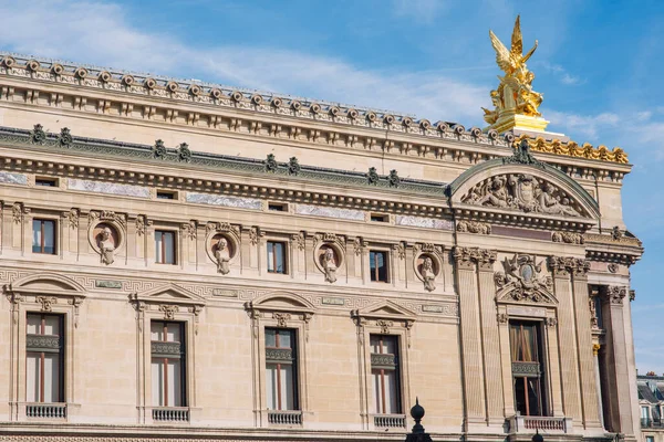 Opera ya da Garnier Sarayı cephesi. Paris, Fransa — Stok fotoğraf