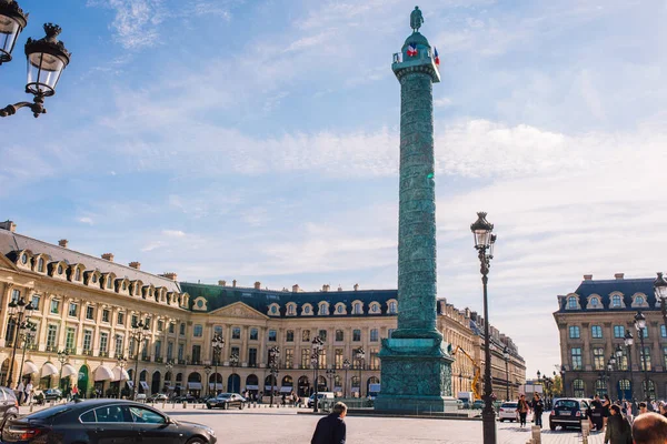 Vendome Square Egy Oszlop Közepén Párizsban Franciaországban Egy Napsütéses Napon — Stock Fotó