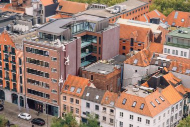 Belçika 'nın Antwerp şehrinin kuş bakışı manzarası. Bulutlu bir günde De Strom Müzesi 'nden manzara