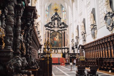 Aziz Paul Kilisesi, Sint-Pauluskerk, Roma Katolik Kilisesi Antwerp 'te haçlı, iç mekanlı, güneşli bir günde