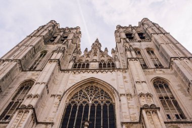 Güzel gotik katedral Saint-Michel et Sainte-Gudule St. Michael ve Belçika 'nın başkenti Brüksel' deki St. Gudula Katedrali.