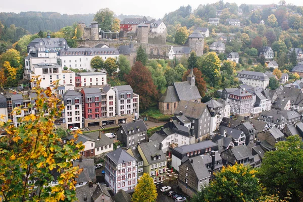 Kilátás Nyílik Város Monschau Vár Hegy Tetejéről Németország Egy Felhős — Stock Fotó
