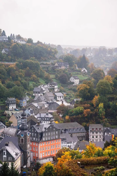 Felhős Őszi Panoráma Óvárosra Monschau Németország Zöld Dombok Szürke Csillogó — Stock Fotó