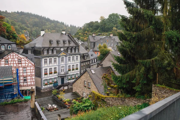 Monschau Německo Krásné Historické Domy Malebném Městečku Zamračený Den — Stock fotografie