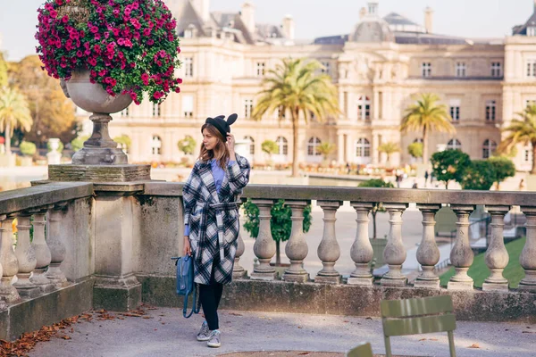 Happy Girl Mikimaus Hat Luxembourg Garden Palace Paris Concept Home — Stock Photo, Image