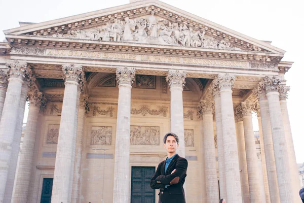 Joven Para Plaza Frente Panteón París Francia —  Fotos de Stock