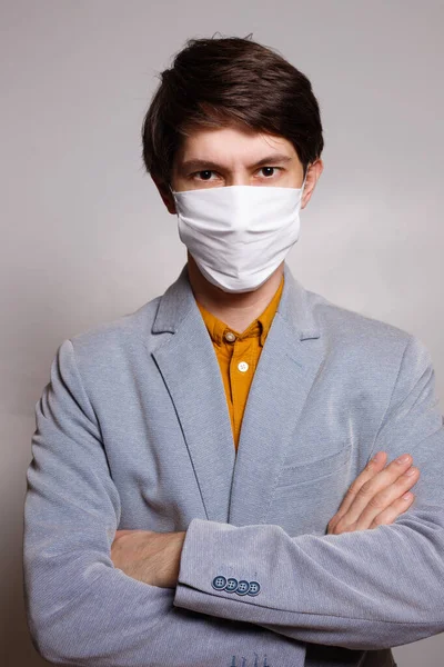 Hora Proteger Tempo Todo Homem Elegante Vestindo Uma Proteção Bucal — Fotografia de Stock