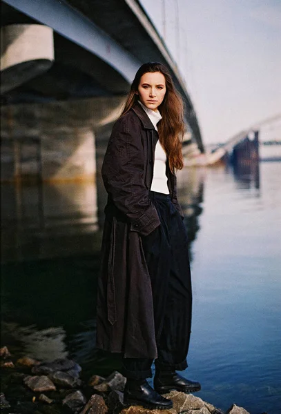 Portrait Young Woman Wearing Cloak Standing Bridge — Stock Photo, Image