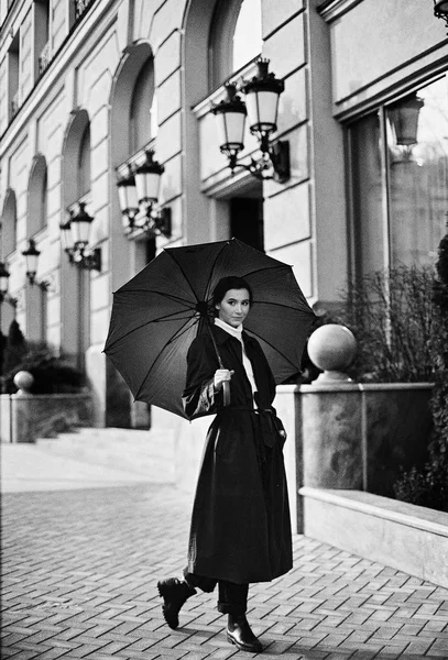 Retrato Jovem Com Guarda Chuva Rua — Fotografia de Stock