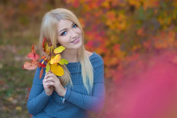 Cute beautifull girl lady woman with blond hair in stylish dress with hat standing in autumn forest. — Stock Photo, Image