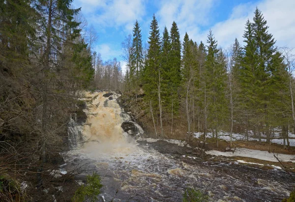 在 Kulismajoki 河上的瀑布 — 图库照片