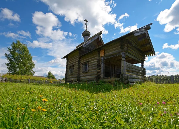 Vecchia chiesa in legno Foto Stock