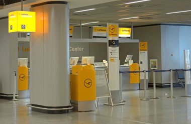 Frankfurt Am Main, Almanya - 03 Aralık 2017: Resepsiyon ve kapıları kapalı
