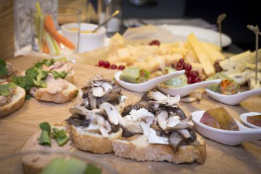 Çeşitli İtalyan meze bruschetta tabak