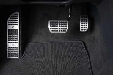 Otomatik vites araba fren ve gaz pedalı pedal