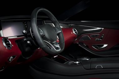 Modern spor araba kırmızı deri iç