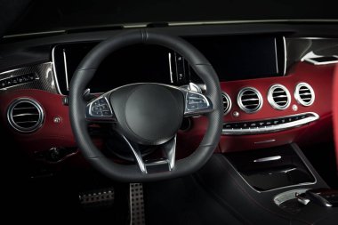 Modern spor araba kırmızı deri iç