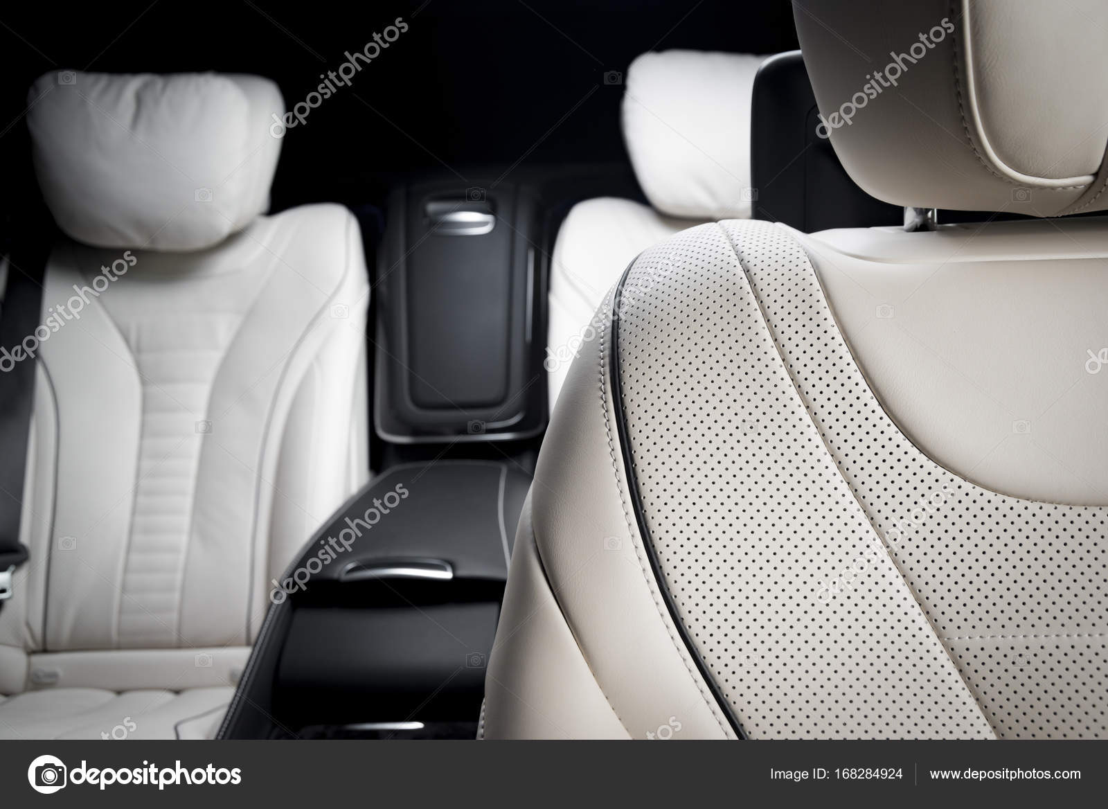 Teil der Leder Autositz Details - Stockfotografie: lizenzfreie Fotos ©  gargantiopa1 168284924