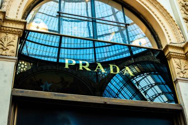Mi 'deki Galleria Vittorio Emanuele II' deki Prada Mağazası.