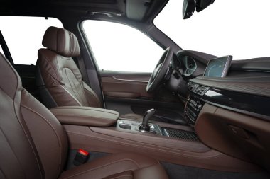 İçerideki lüks araba. 