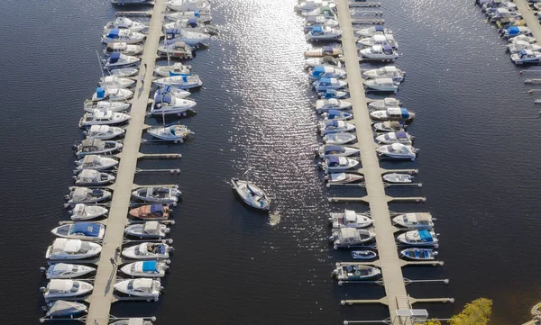 Vista aérea por Drone de Yacht Club e Marina — Fotografia de Stock