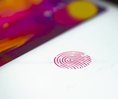 Aygıtın ekranında parmak izi resmi