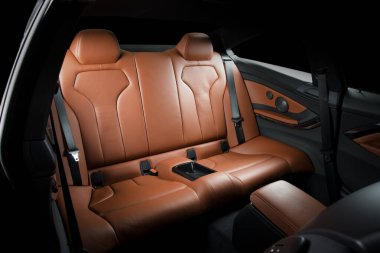 Modern lüks arabadaki arka yolcu koltukları