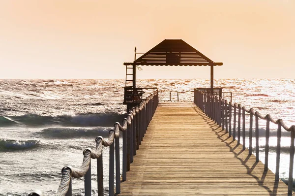 Pier im Meer — Stockfoto