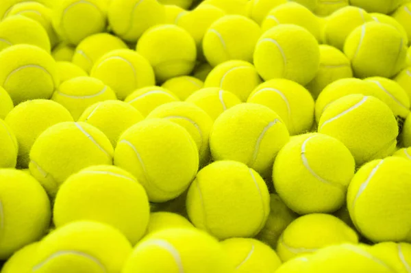 Montones de vibrantes pelotas de tenis, patrón de nuevas pelotas de tenis para ba —  Fotos de Stock