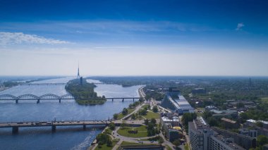 Riga, Letonya. Güneşli Yaz Gününde Riga Şehri.